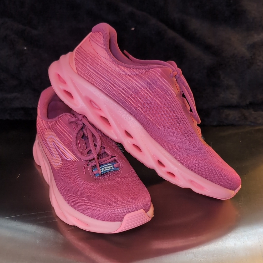Women's Skechers swirl tech speed  size 8